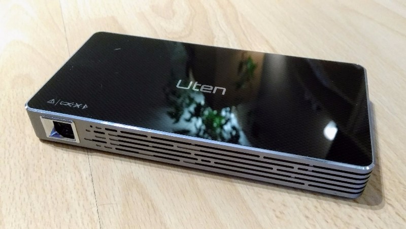 Uten C800 Mini DLP-Beamer