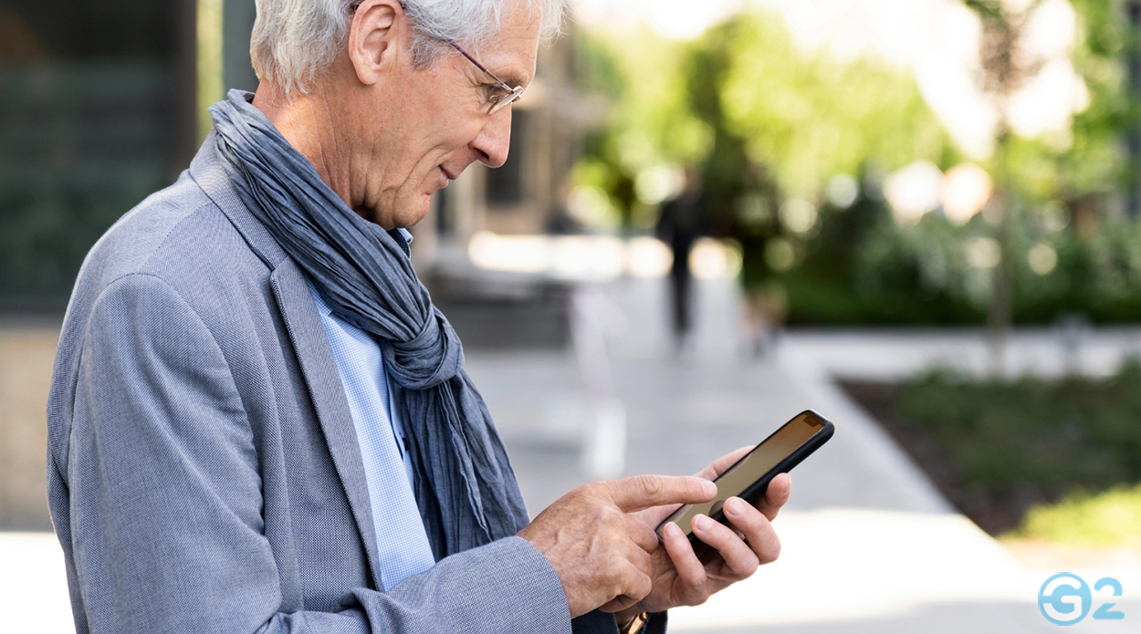 Senior am Android-Smartphone
