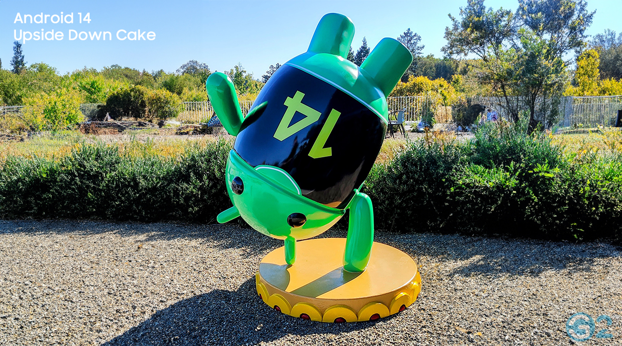 Android 14 Upside Down Cake Statue